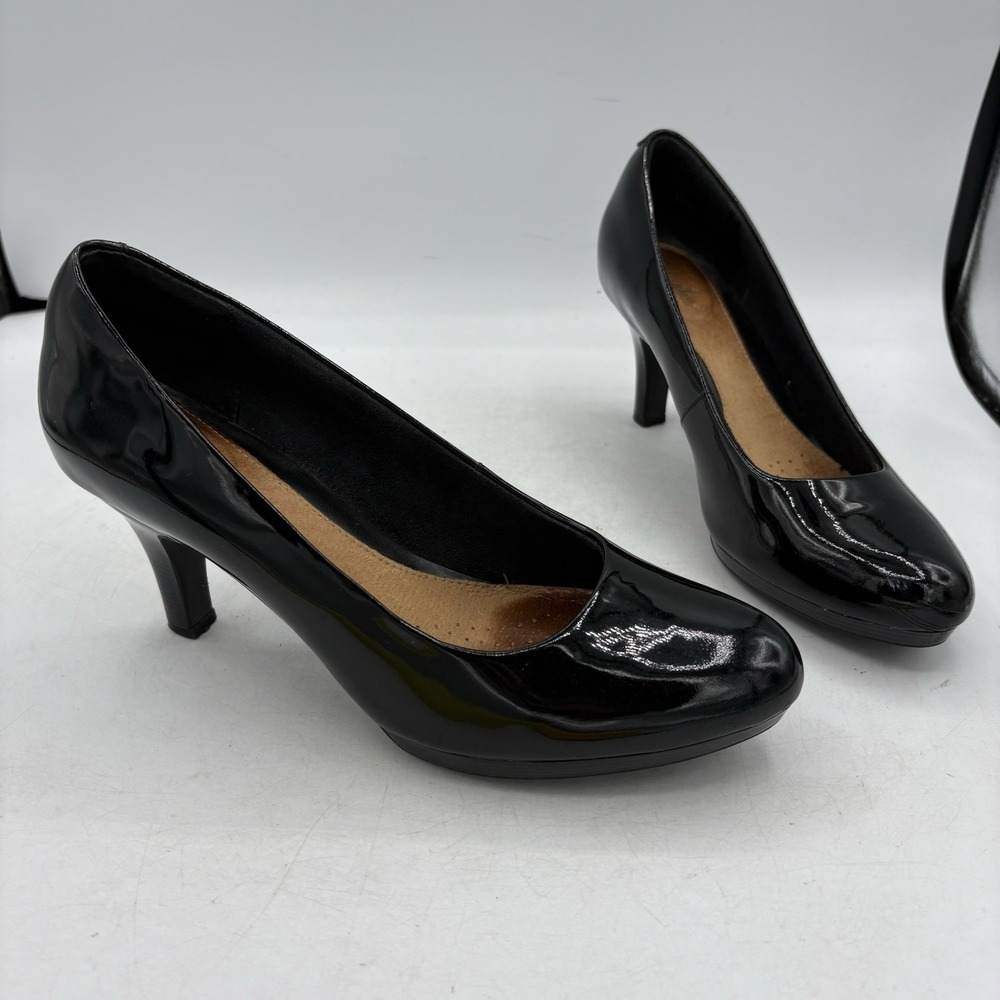 Clarks Artisan Heels Womens Size 6.5 M Dress Pumps Slip on Black Leather